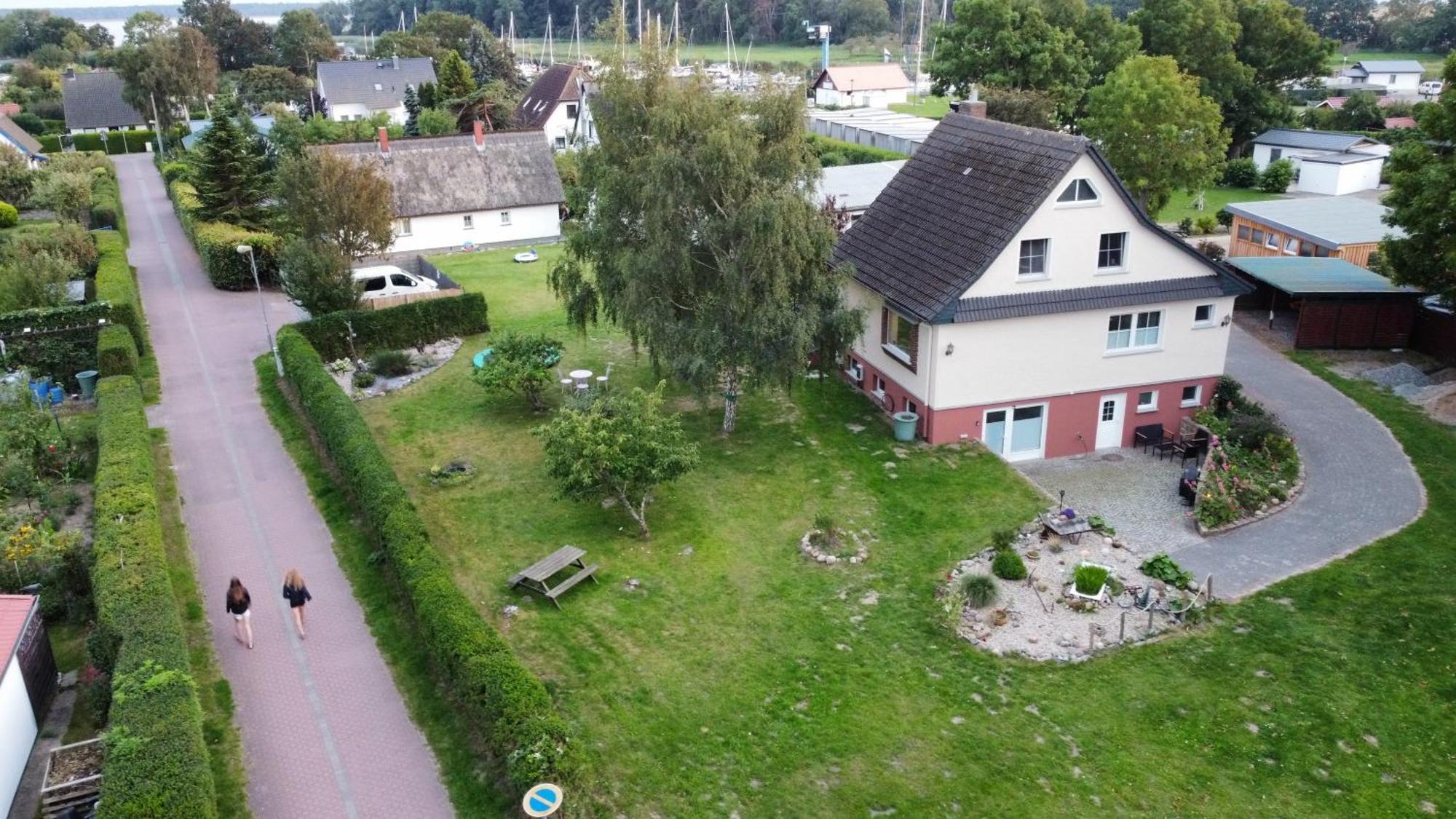 Ruegenferienhaus - Schaprode Hafen エクステリア 写真